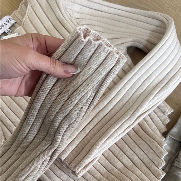 Beige Ribbed cropped Sweater - Picture 2 of 5